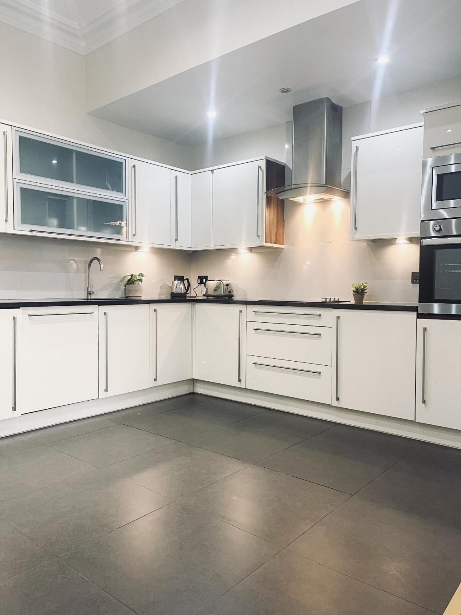 Glenlyn Hotel & Apartments Барнет Стая снимка