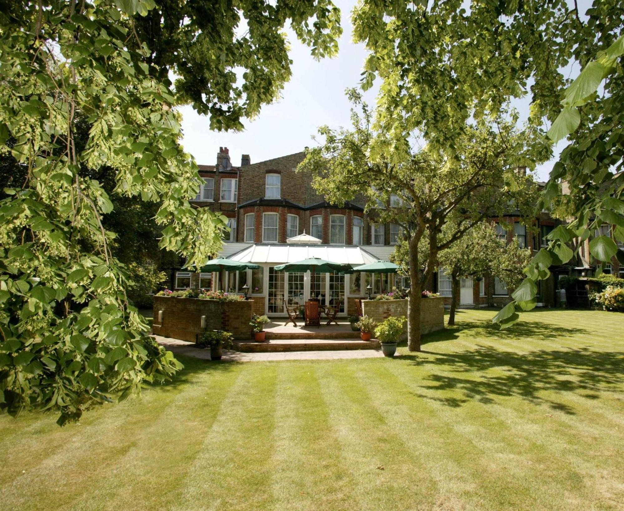 Glenlyn Hotel & Apartments Барнет Екстериор снимка